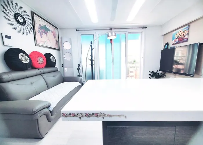 Jeni\'S House
