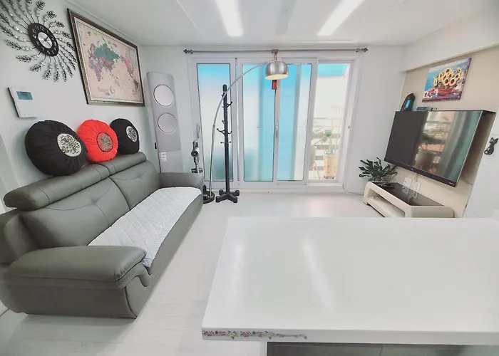 Jeni\'S House